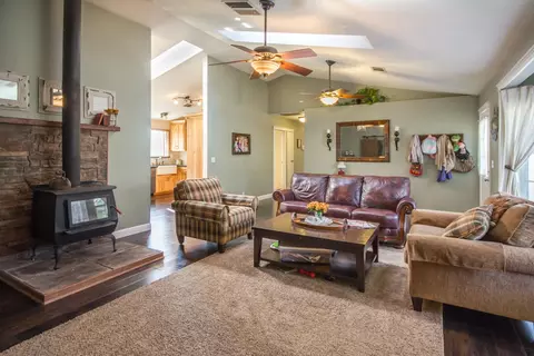 14057 Bear Mountain Rd, Redding, CA 96003 photo 5