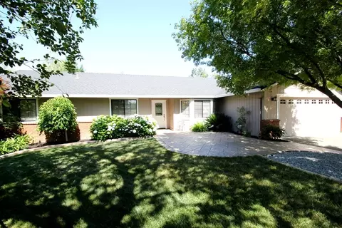 2185 Kildare Dr, Redding, CA 96001 photo 2