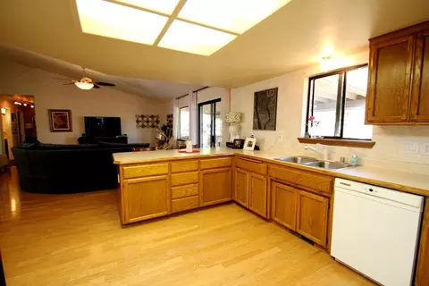 2185 Kildare Dr, Redding, CA 96001 photo 8
