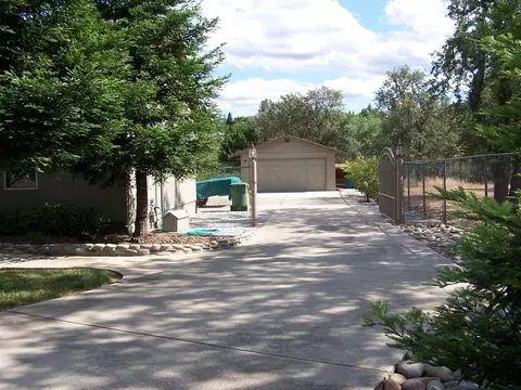 3137 Lake Redding Dr, Redding, CA 96003 photo 2