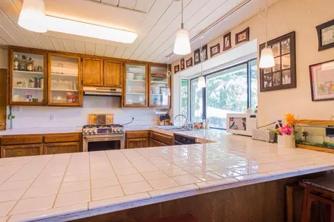 665 Overhill Dr, Redding, CA 96001 photo 6