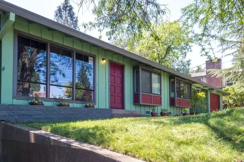 665 Overhill Dr, Redding, CA 96001 photo 2