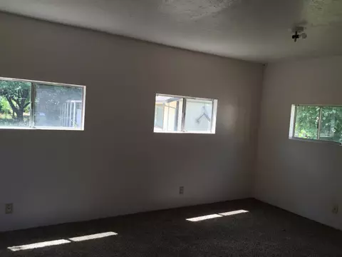 5835 Reno Ln, Redding, CA 96001 photo 5
