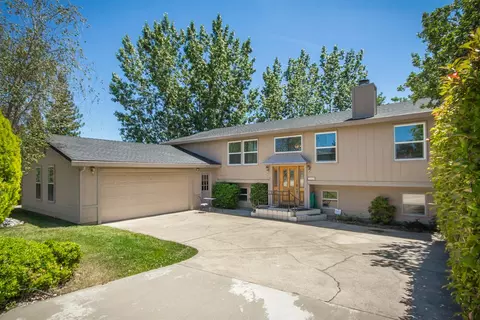 445 Woodcliff Dr, Redding, CA 96003 photo 1