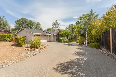 706 Mallard St, Redding, CA 96003 photo 2