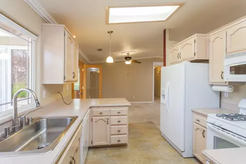 706 Mallard St, Redding, CA 96003 photo 13