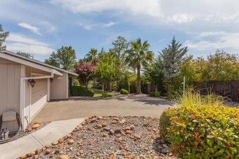 706 Mallard St, Redding, CA 96003 photo 3