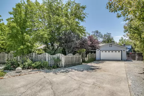 3687 Navajo Ct, Redding, CA 96001 photo 1