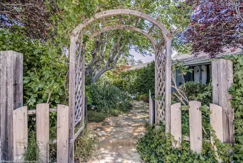 3687 Navajo Ct, Redding, CA 96001 photo 3