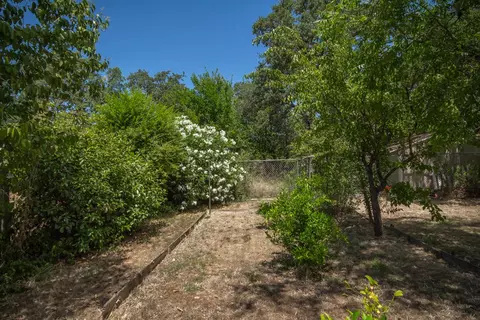 2644 Reservoir Ln, Redding, CA 96002 photo 9