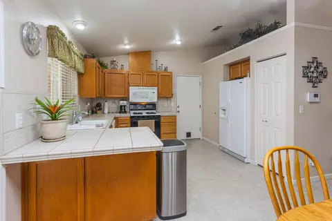 3617 Dune St, Redding, CA 96002 photo 9