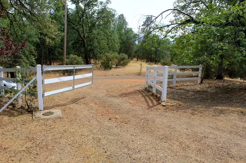 13585 Creek Trl, Redding, CA 96003 photo 3
