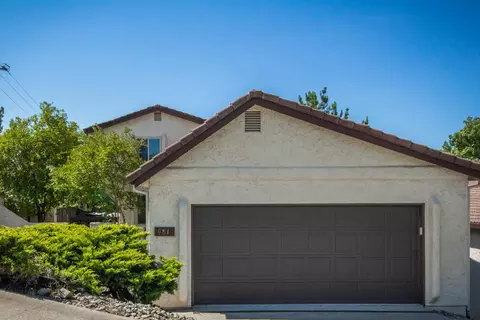 981 Tanglewood Dr, Redding, CA 96003 photo 2