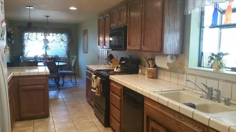 5814 Old Barn Way, Redding, CA 96001 photo 4