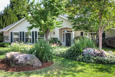 3937 Teton Dr, Redding, CA 96001 photo 2
