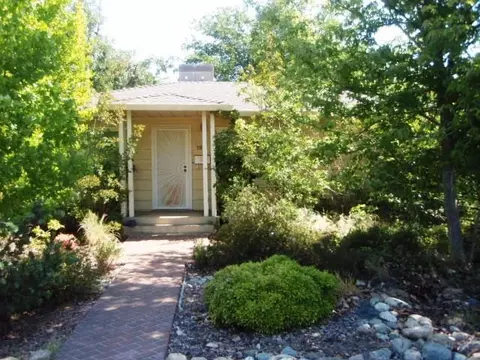 761 West St, Redding, CA 96001 photo 4