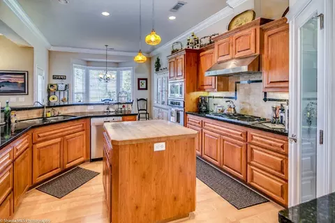 494 Cornell Pl, Redding, CA 96003 photo 2