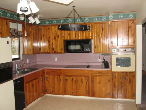 1743 Victor, Redding, CA 96003 photo 3