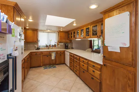 6895 Sacramento Dr, Redding, CA 96001 photo 7