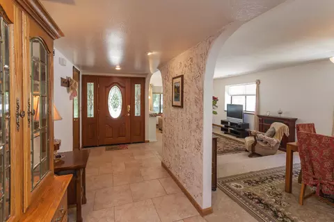 6895 Sacramento Dr, Redding, CA 96001 photo 3