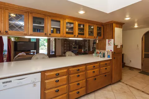 6895 Sacramento Dr, Redding, CA 96001 photo 8