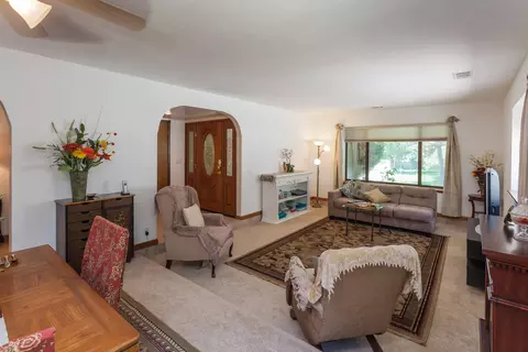 6895 Sacramento Dr, Redding, CA 96001 photo 5