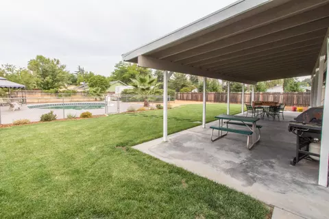4960 Huntington Dr, Redding, CA 96002 photo 19