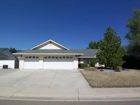 3355 Meridian Dr, Redding, CA 96002 photo 1