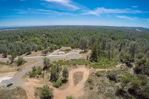 2924 Crownview Ln, Redding, CA 96003 photo 2