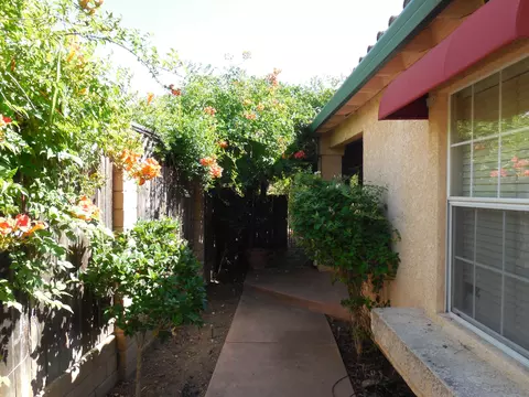 534 Martinique Cir, Redding, CA 96003 photo 2