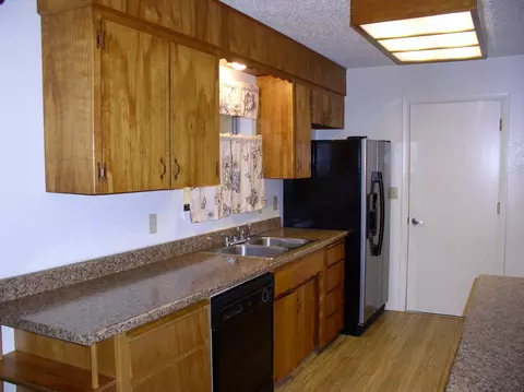 2070 Deerfield Ave, Redding, CA 96002 photo 2