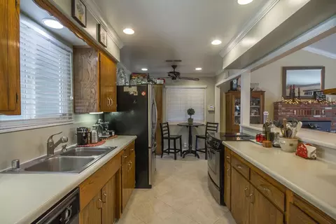 2069 Elmira Dr, Redding, CA 96001 photo 4
