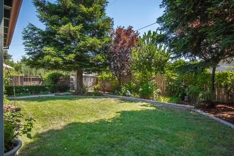 2069 Elmira Dr, Redding, CA 96001 photo 11