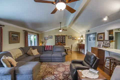 2069 Elmira Dr, Redding, CA 96001 photo 2