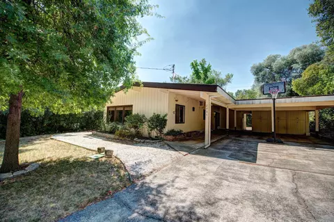 2935 Pioneer Dr, Redding, CA 96001 photo 1