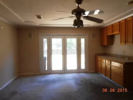 4975 Saratoga Dr, Redding, CA 96002 photo 2