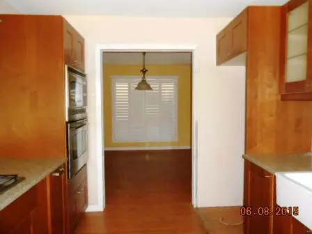 4975 Saratoga Dr, Redding, CA 96002 photo 4