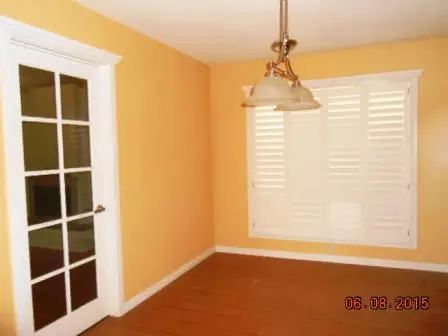 4975 Saratoga Dr, Redding, CA 96002 photo 5