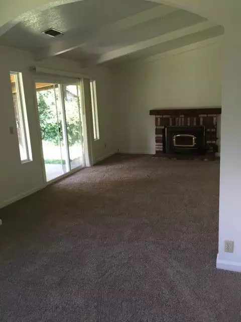 321 Newport Dr, Redding, CA 96001 photo 11