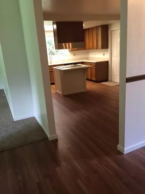 321 Newport Dr, Redding, CA 96001 photo 8