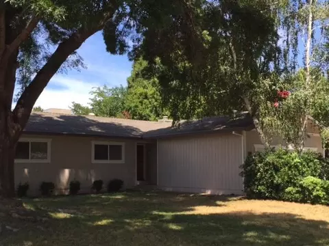 321 Newport Dr, Redding, CA 96001 photo 4