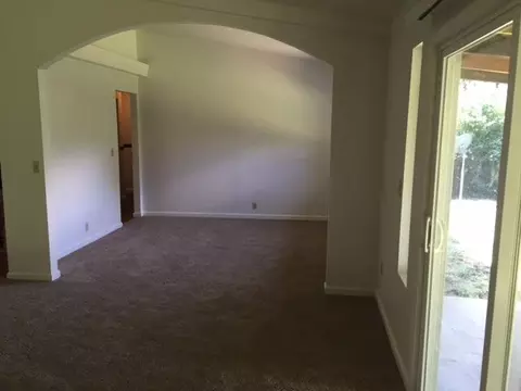 321 Newport Dr, Redding, CA 96001 photo 3