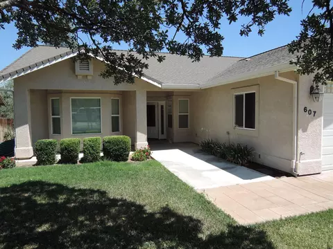 607 Reddington Dr, Redding, CA 96003 photo 2