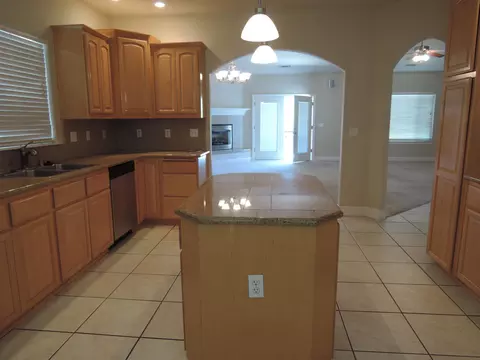 607 Reddington Dr, Redding, CA 96003 photo 3