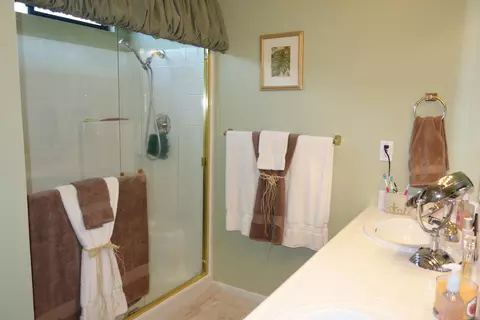 5798 Beaumont Dr, Redding, CA 96003 photo 13