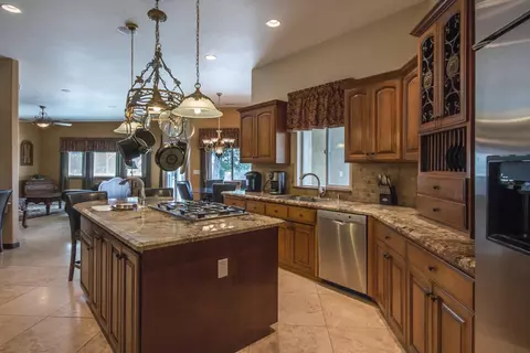 4672 Oak Glen Dr, Redding, CA 96001 photo 2