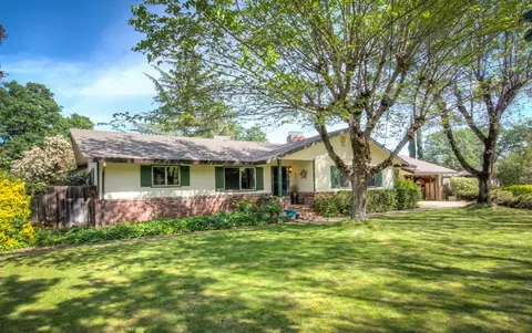 3295 Inverness St, Redding, CA 96002 photo 4