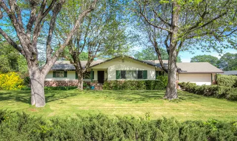 3295 Inverness St, Redding, CA 96002 photo 1