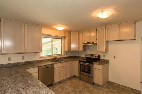 3295 Inverness St, Redding, CA 96002 photo 14
