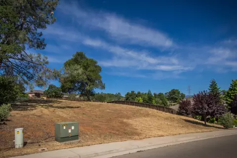 1875 Lakeside Dr, Redding, CA 96001 photo 2